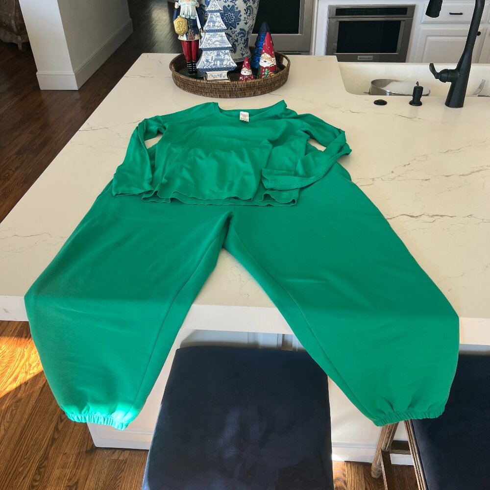 Athleta color scout green water wicking top and forever fleece joggers size xl